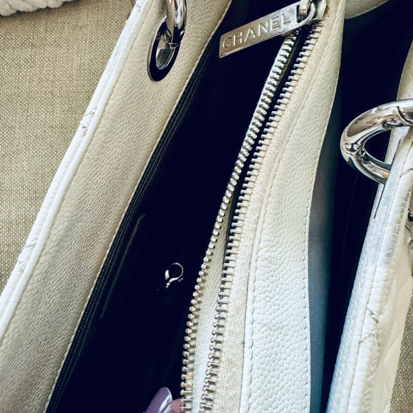 Caviar Quilted Grand Shopping Tote GST White - Picture 13 of 13